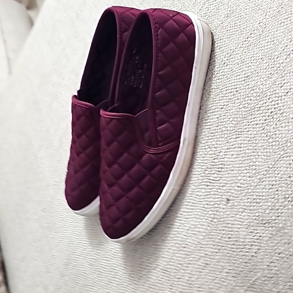 Time And Tru Memory Foam Slip On Burgundy size 9 - Picture 5 of 7